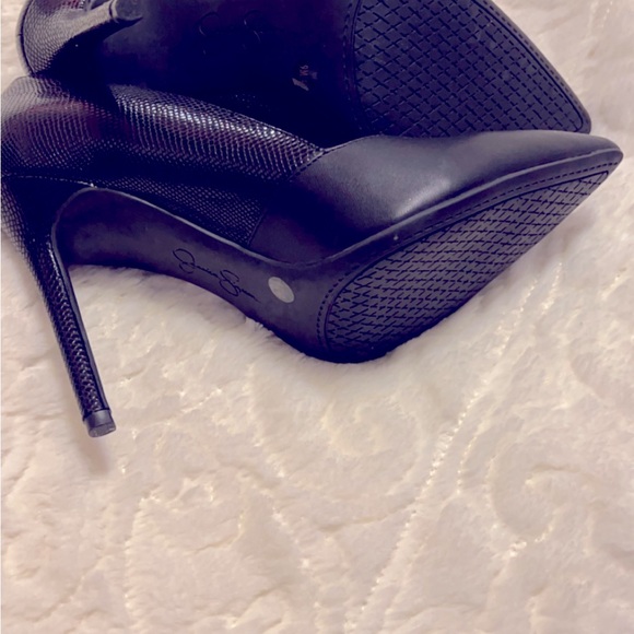 Black 9M Black leather Jessica Simpson Pump worn twice - Picture 3 of 3
